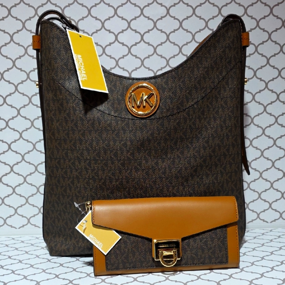 Michael Kors Bowery And Clutch